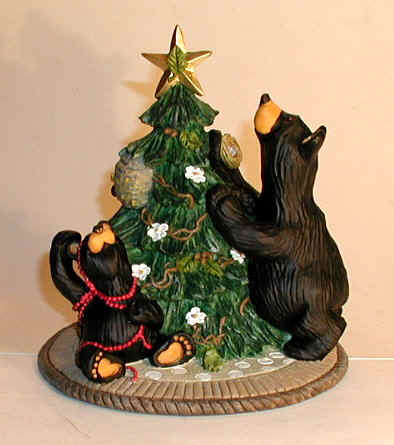 Bears Decorate Tree LTD.jpg (50234 bytes)