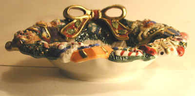 FF Santa Toy Bowl View2.jpg (26182 bytes)